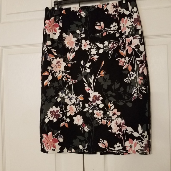 Floral A-line skirt from White House Black Market - Picture 5 of 11